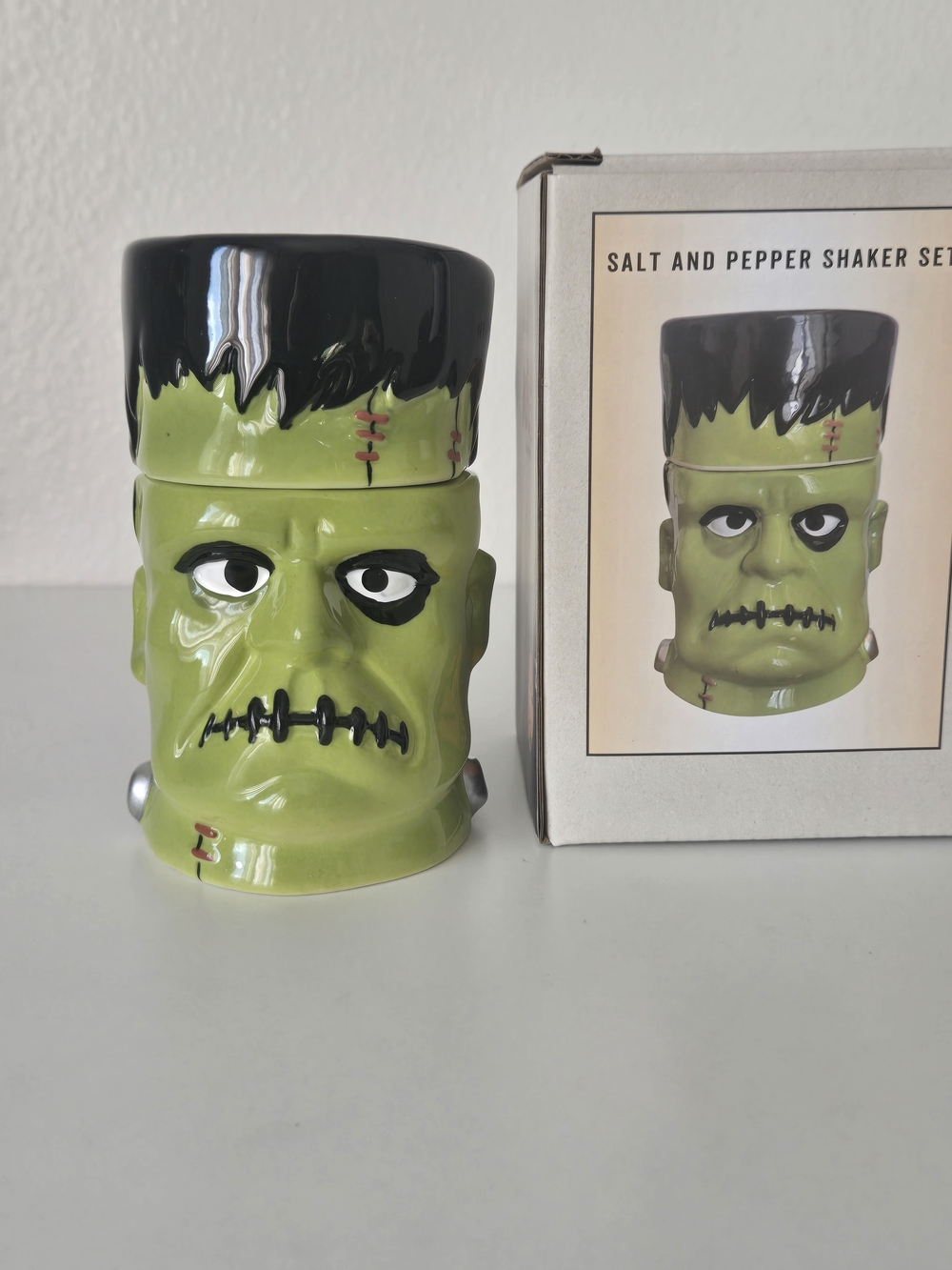 Cracker Barrel Exclusive Monster Head Salt & Pepper Shaker Set Halloween NIB
